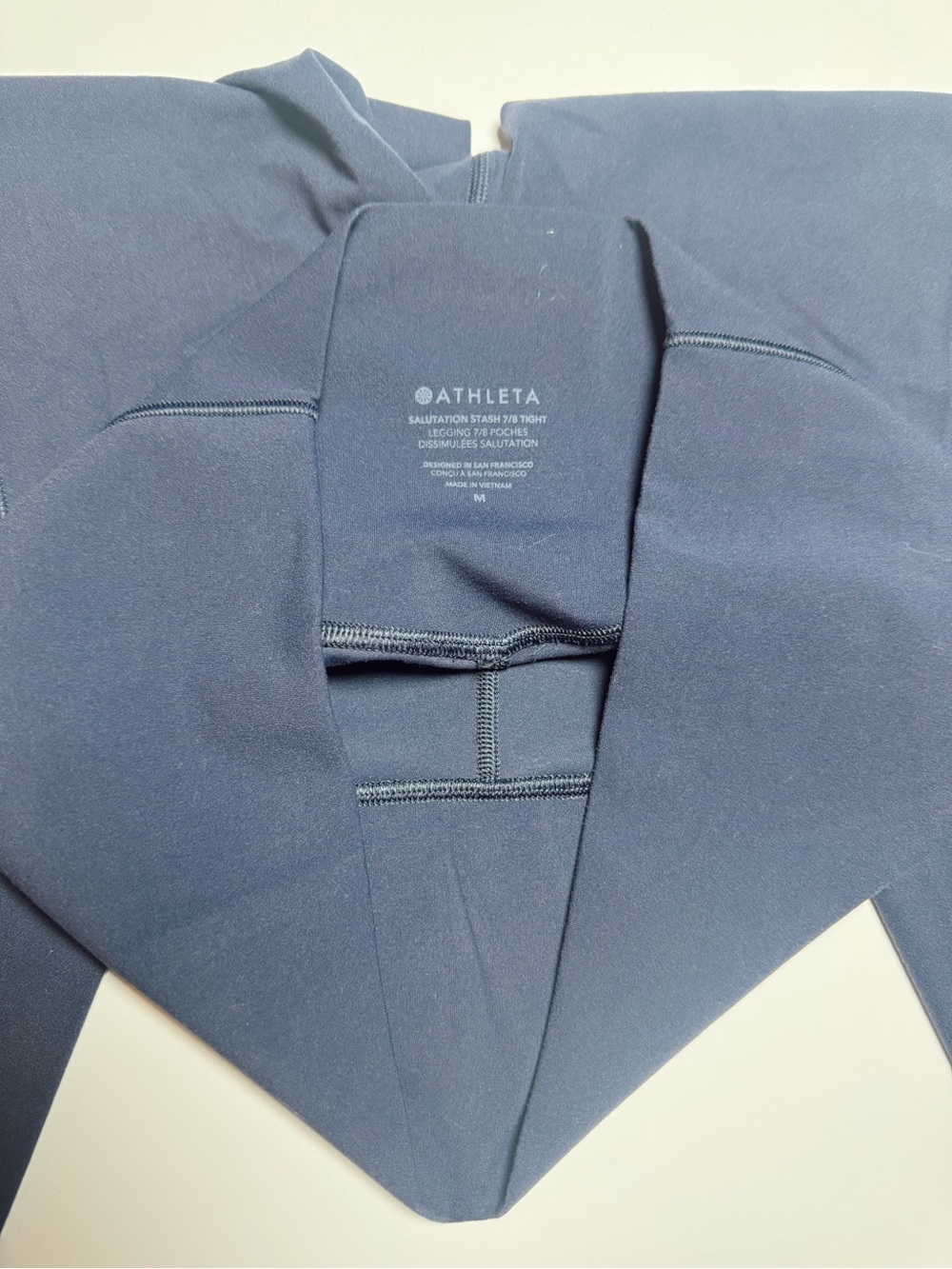 NWOT Athleta Navy High-Waist Leggings with Pockets! Size Medium! - Picture 3 of 6